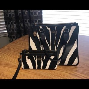 Coach Zebra Double Zip Shoulder Bag W/wallet Set